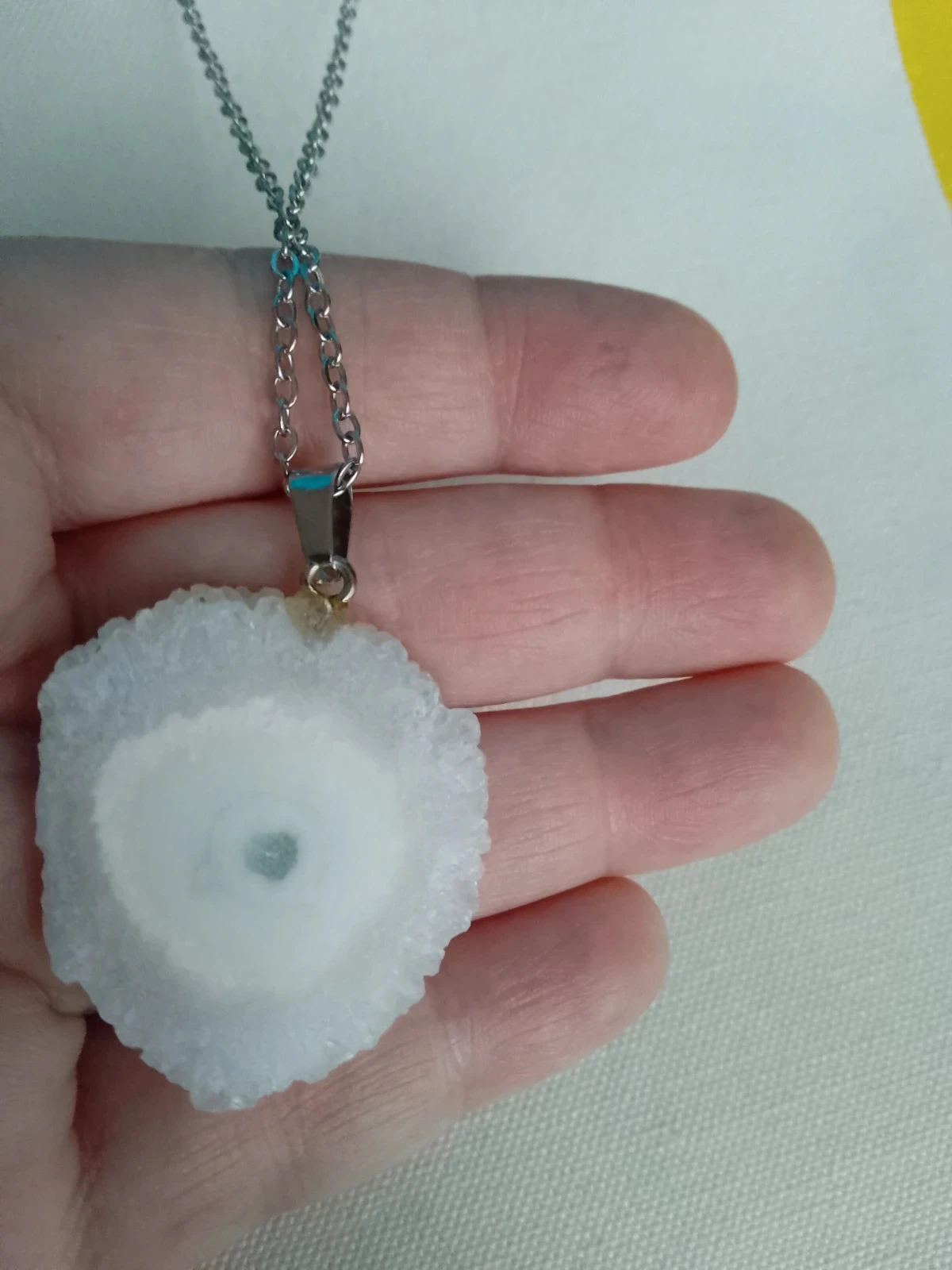 Pendentif quartz solaire naturel